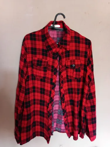 Camisa xadrez feminina. POLIVISCOSE. ORIGINAL RIACHUELO. Tamanho M/G. PERFEITO ESTADO.