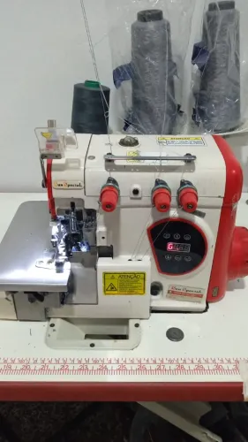 Máquina em ótimo estado, estava sendo usada para tecidos leves (85) 99799 - 9705
