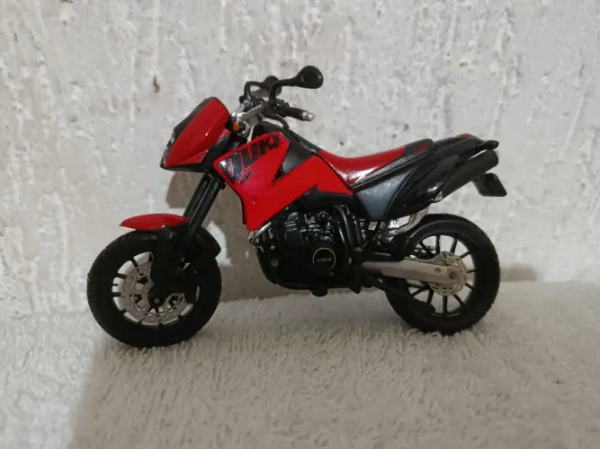 Moto Maisto escala 1 18