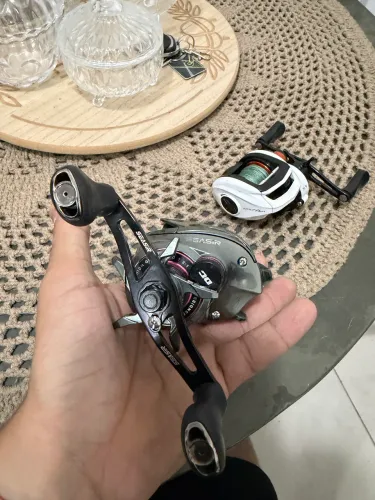 Carretilha Seasir DC Cast 7.3:1 (digital control) + Carretilha Maruri Bronx