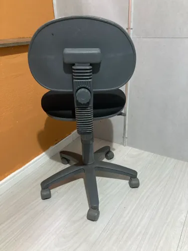 Cadeira de escritório giratória 