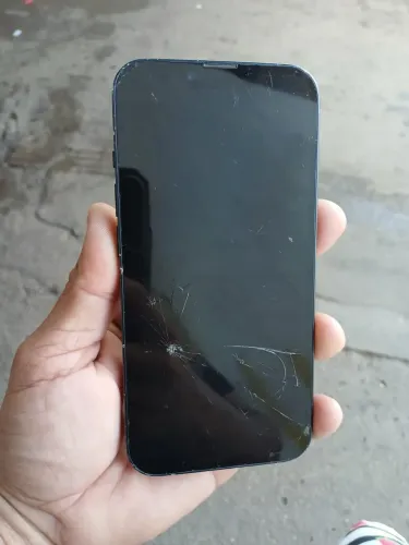 iPhone14 tela trincada funcionando tudo nunca aberto troco por outro com volta