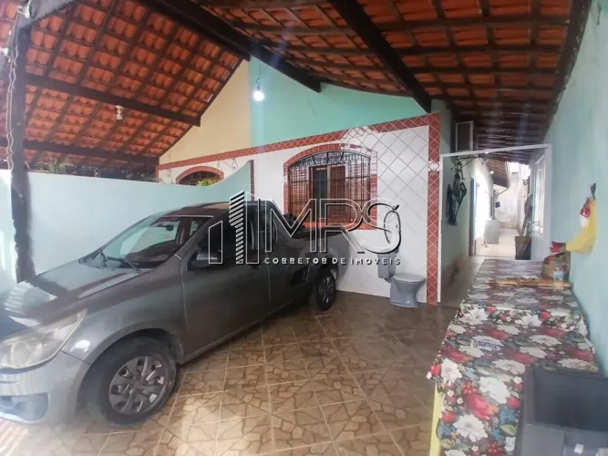 Espaçosa Casa Geminada à Venda em Princesa, Praia Grande - 2 Quartos