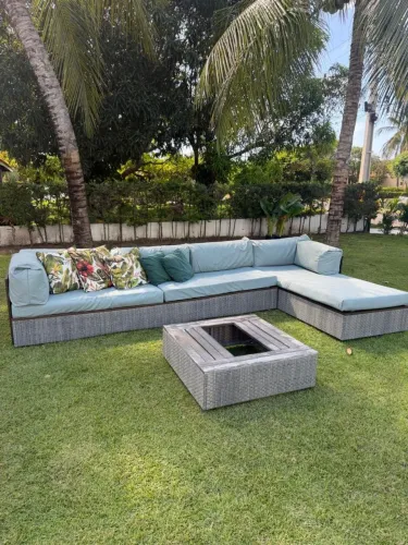 conjunto Sofá modulado e mesa de centro ROCCA