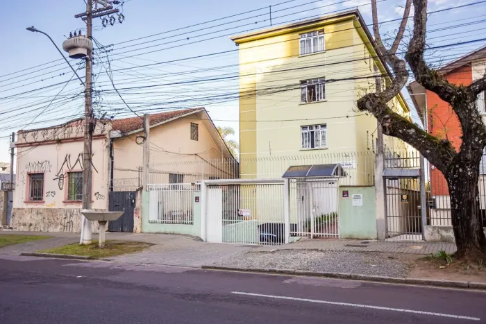 Apartamento Térreo Estilo Retro com 3 quartos, 3 banheiros no Rebouças