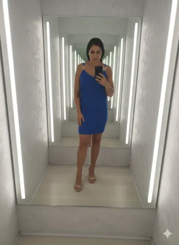 Vestido azul com detalhes em metal