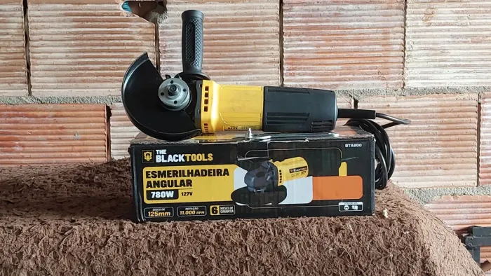 Vendo essa Esmerilhadeira nova na caixa.