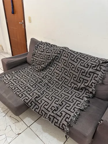 Sofá retrátil cinza