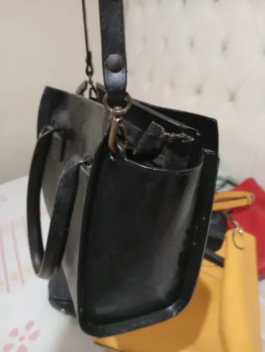 Vendo todas essas bolsas,tem uma linda da Pandora