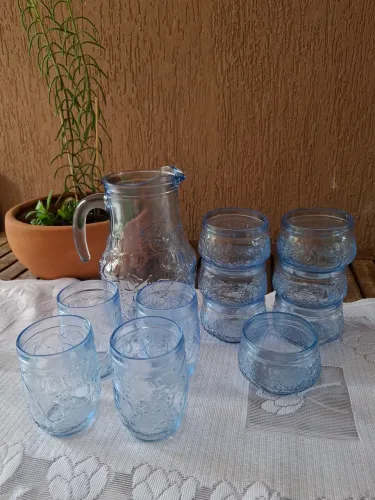 Conjunto de Jarra, Copos e Sobremesa em Vidro Azul