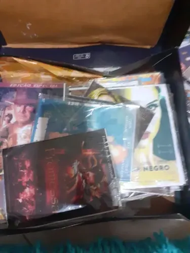 Caixa com 72 Dvd de filmes