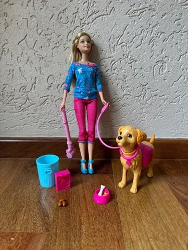 Barbie com cachorrinho que faz coco