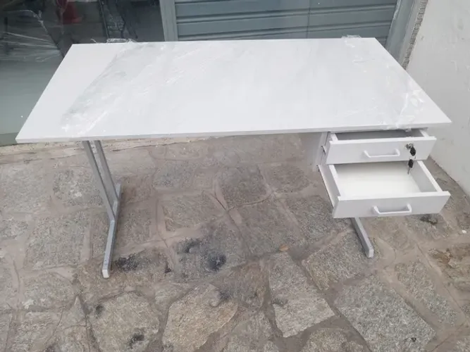Mesa pra escritório com 02 gavetas