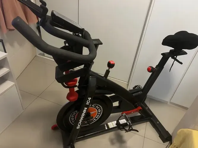 Bike schwinn IC4 novinha, excelente