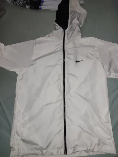 Jaqueta Nike branco com capuz