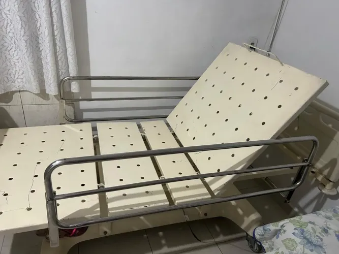 Cama hospitalar elétrica Posição poltrona.