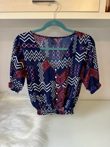 blusa bata geométrica