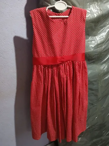 Vestido  vermelho menina ? 