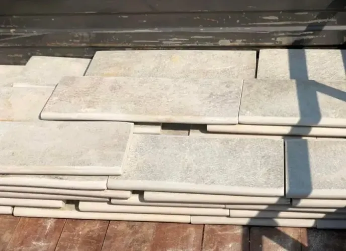 Bordas de piscina em pedra natural