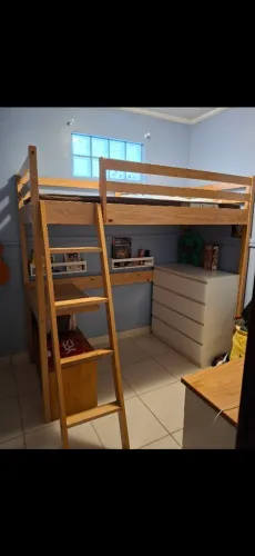 Cama e escrivaninha Tok&Stok