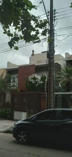 Casa com elevador, 4 suites, 4 vagas garagem coberta, 2 churraqueiras, 2 lareiras, piscina