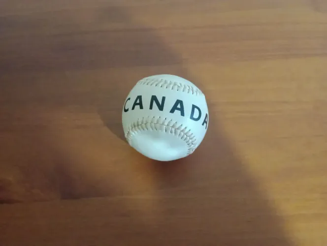 Bola de Beisebol com inscrição CANADA - item de colecionador ou uso casual
