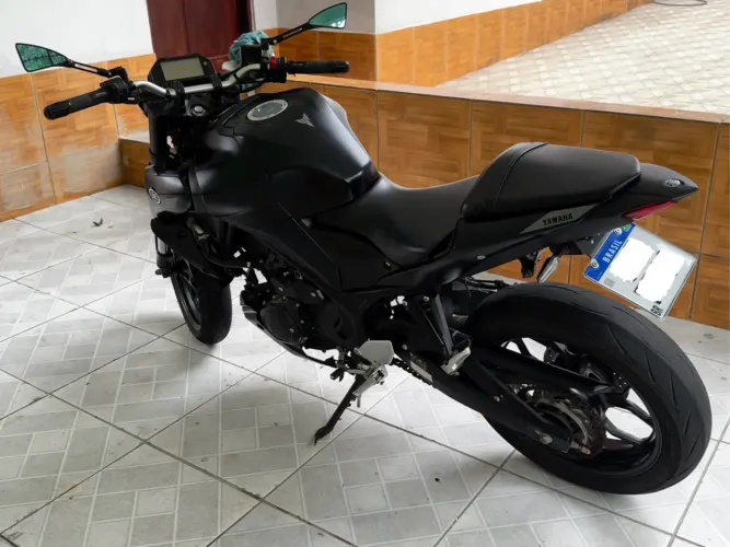MT-03 preta 2024