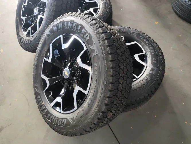 RODA ARO 18 GM S10 2025 C/ PNEU ZERO AT GOODYEAR À BASE DE TROCA 