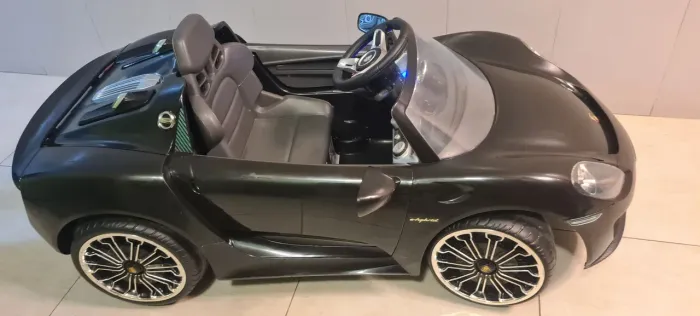 Carro elétrico.  PORSCHE 918 Spyder . Funciona tanto no controle como no pedal . Radio Fm 