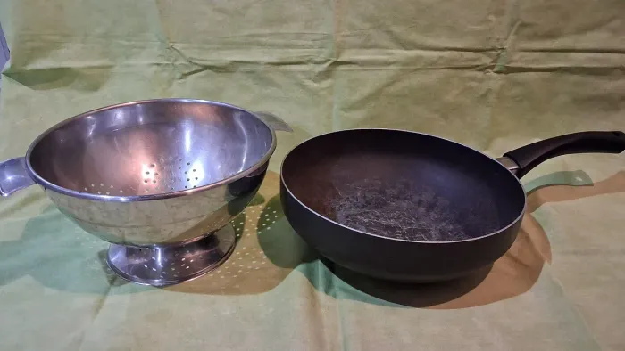 Escorredor de Macarrão, Legumes, 50cm. Alumínio. E Frigideira Sauté Petit, 30 cm.