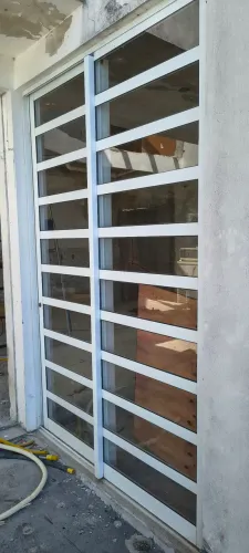 Porta de Correr 2 Folhas de Alumínio com Chave/1,65×2,60