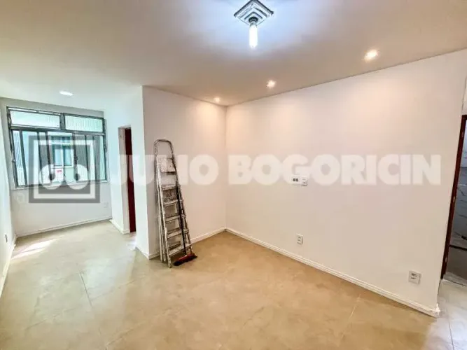 Rua Voluntários da Pátria, 2 quartos todo reformado, vazio, Oportunidade!!!!
