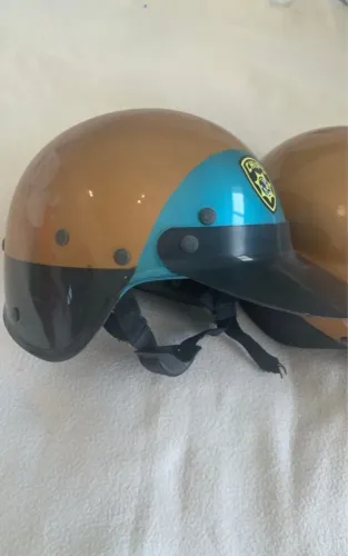 2 Capacete de brinquedo seriado chips