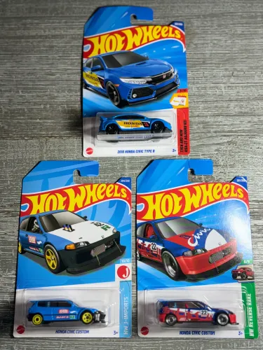 3 Hot Wheels - 02 Honda Civic Custon, 01 Honda Civic Type R