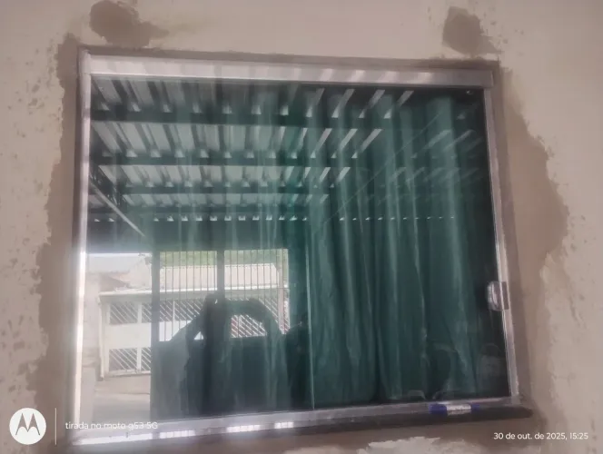 Janela 100x100 verde 650