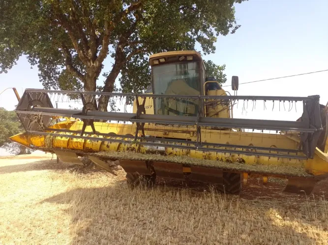 Colheitadeira New Holland TC57 - plata-19 pes
