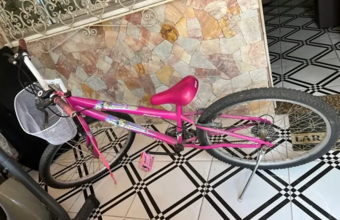 Bicicleta com marcha aro 26