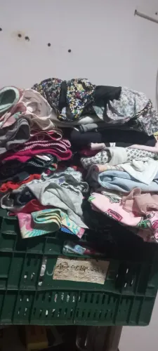 100 peças de roupas infantil tamanhos 3,4,6 8,10 indeal prá brecho