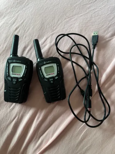 Par de WalkTalks Cobra Microtalk CXT345 23 Milha 22 Canais