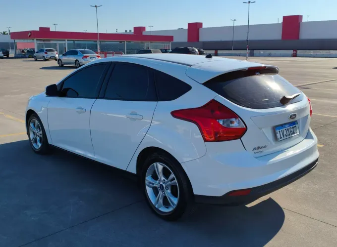 RARO Ford Focus 1.6 manual 2014 segundo dono.