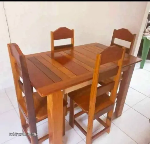 VENDO MESA DE MADEIRA COM 4 6 8 CADEIRAS DE IPÊ E MURACATIARA 