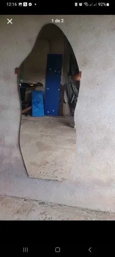 Espelho decorativo com formato orgânico