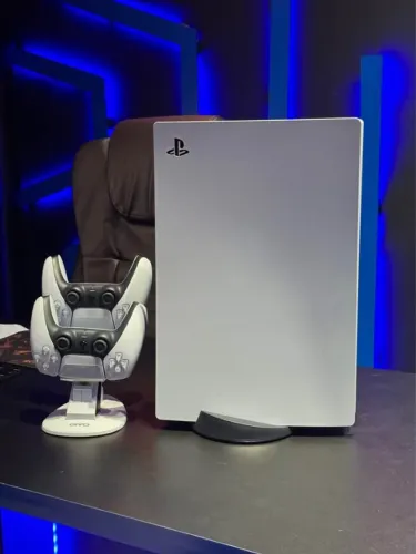 Playstation 5 com 2 controles e base carregadora