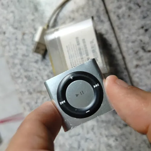 Ipod shuflle 2gb cinza com cabo de dados 