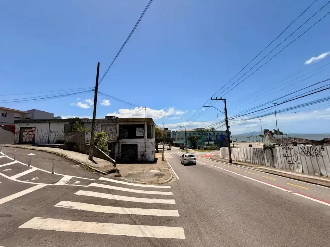 Terreno com prédio Comercial à venda em Florianópolis/SC!