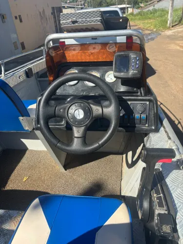 Lancha Mercury 60hp conservada 