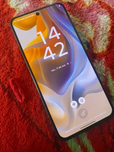 Motorola Edge 50 neo, celular com apenas um pequeno trinco, 256gb 8+4 de RAM, aparelho top
