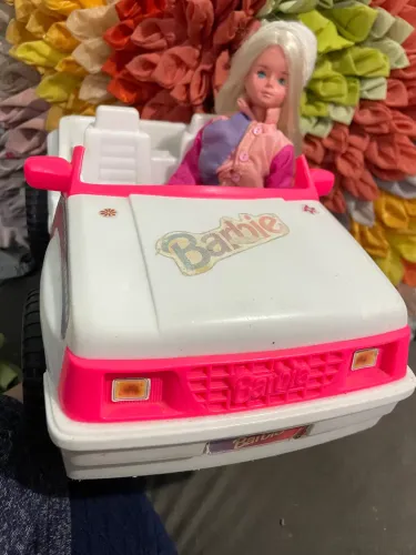 Carro da barbie original só o carro