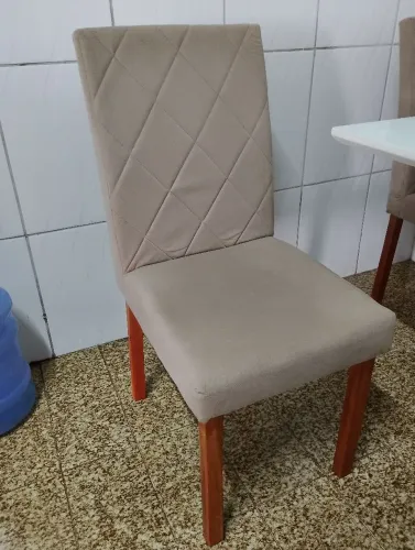 1 Cadeira com estofado