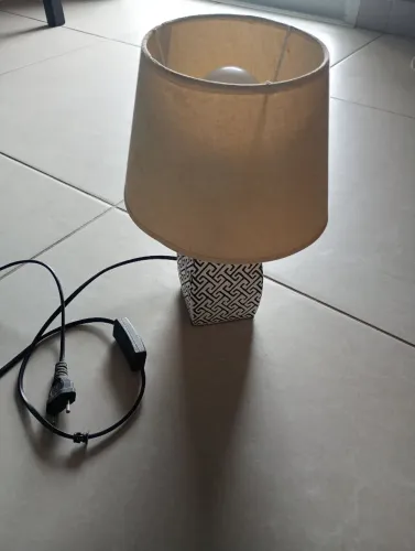 Abajur pequeno para criado mudo 
